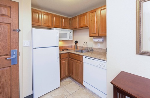 Near East Side Apartment | Studio Close to the Convention Center | Free Breakfast + Outdoor Pool