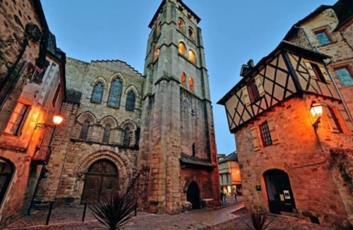 Beaulieu-sur-Dordogne Apartment | Studio Cosi