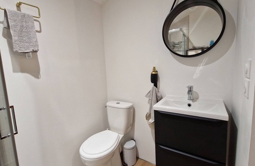 Chartres-de-Bretagne Apartment | Studio Cocoon, Centre Ville