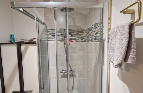 Chartres-de-Bretagne Apartment | Studio Cocoon, Centre Ville