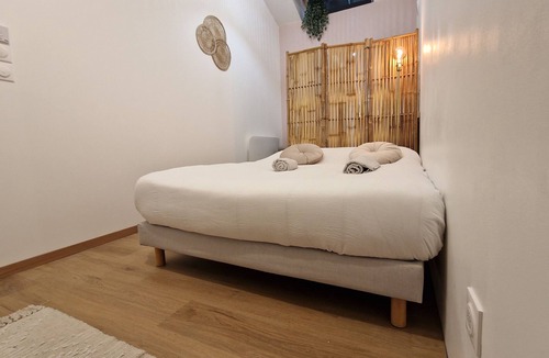 Chartres-de-Bretagne Apartment | Studio Cocoon, Centre Ville