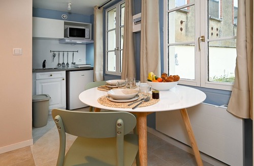 Chateau-Landon Apartment | Studio Cocon Landon - Studio Apartment, Sleeps 2