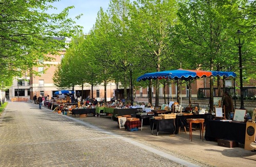 Saint-Leu Apartment | Studio "cocoon", city center, 75 m from the Cathedral