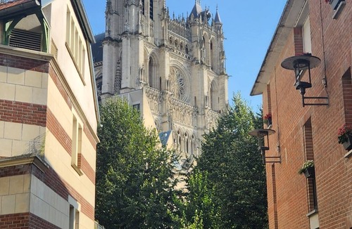 Saint-Leu Apartment | Studio "cocoon", city center, 75 m from the Cathedral