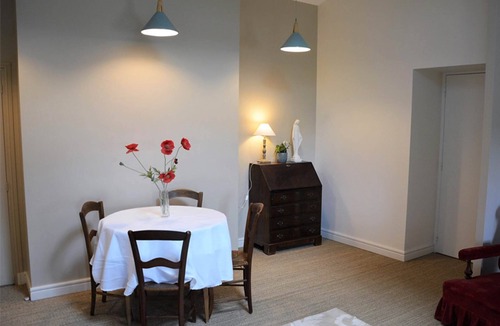 Castelsarrasin House | Studio Colonel - Sleeps 4