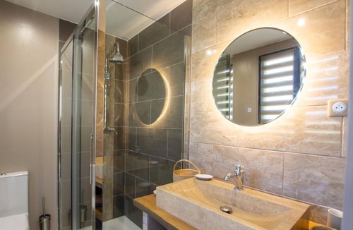 Coly Apartment | Studio Coly-Saint-Amand, studio flat, 2 persons