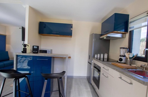 Coly Apartment | Studio Coly-Saint-Amand, studio flat, 2 persons