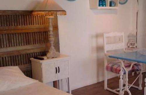 Anatole France Apartment | Studio-Comfort-Private Bathroom