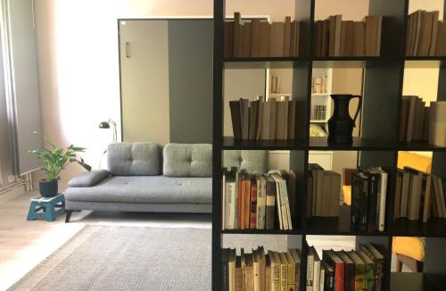 Republique Apartment | Studio Comtes du Maine