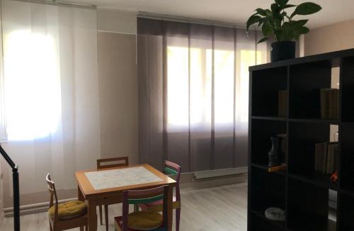 Republique Apartment | Studio Comtes du Maine