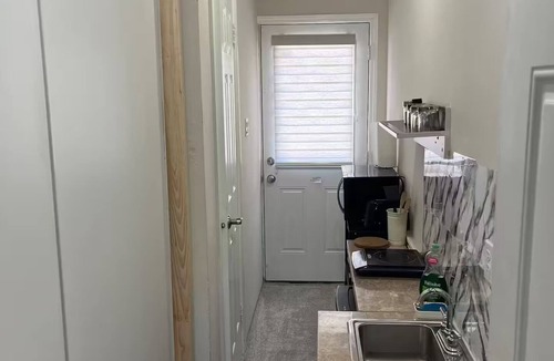Mount Pleasant Apartment | Studio/Condo in a Townhouse