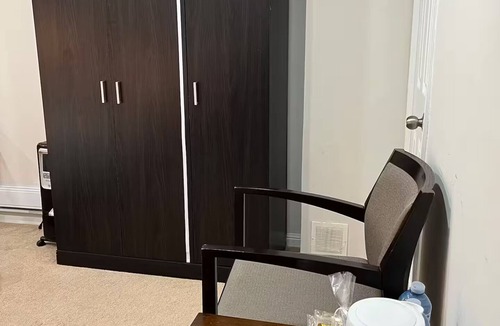 Mount Pleasant Apartment | Studio/Condo in a Townhouse