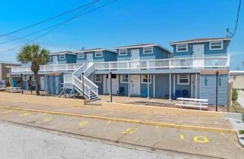 San Jacinto Apartment | Studio condo near downtown and cruise terminal, across from the Seawall