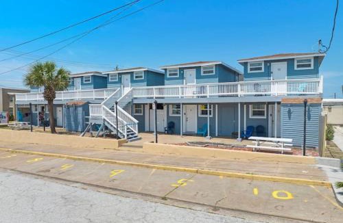 San Jacinto Apartment | Studio condo near downtown and cruise terminal, across from the Seawall