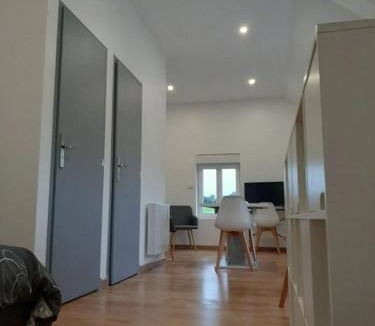 Barzy-en-Thierache Apartment | Studio confortable à Barzy-en-Thiérache, 32 m² avec terrasse