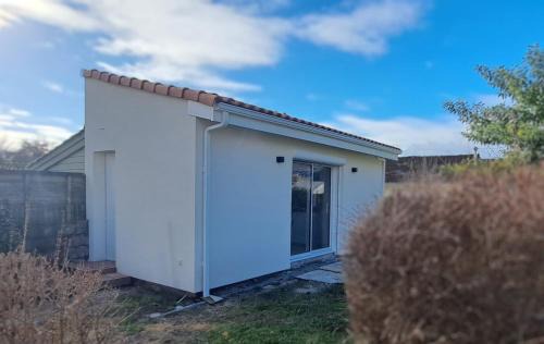 Villenave-d'Ornon Apartment | Studio confortable dans un jardin au calme