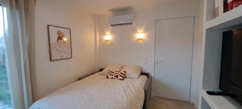 Villenave-d'Ornon Apartment | Studio confortable dans un jardin au calme