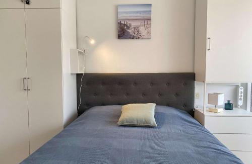 Balaruc-les-Bains Apartment | Studio confortable face aux Thermes avec balcon - FR-1-553-26