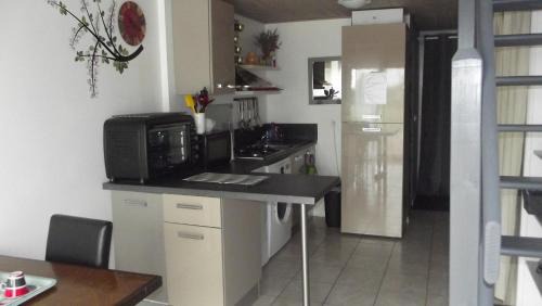 Pedernec Apartment | Studio confortable à Pédernec - 27m² - Terrasse ensoleillée