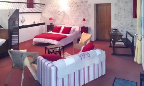 Thilouze Apartment | Studio confortable à Thilouze de 55 m² avec jardin privatif