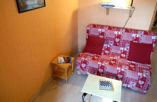 Bagneres-de-Luchon Apartment | Studio confortable pour 2 personnes avec balcon, au centre de Luchon, proche télécabine et thermes - FR-1-313-120