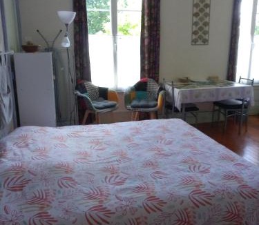 Vittel Apartment | Studio Continental côté jardin