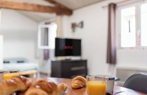 Castres Apartment | studio convivial