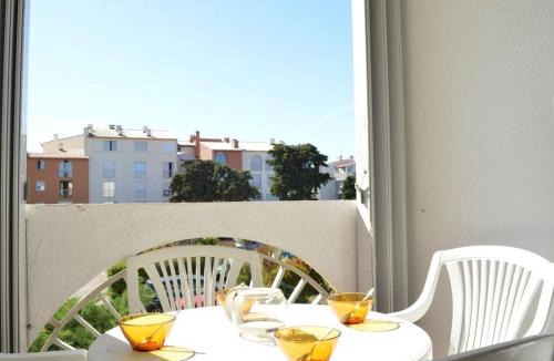 Cap d'Agde Apartment | Studio cosy à 1200m de la plage, à proximité commerces, port et golf, parking privé inclus - FR-1-249-13