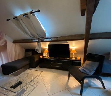 Corbeil-Essonnes Apartment | studio cosy à 35 mn de Paris.