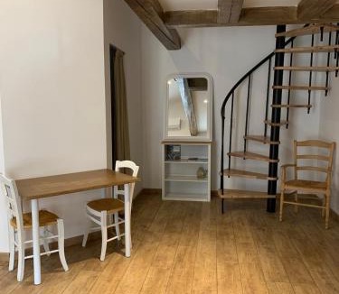 Montjustin Apartment | Studio cosy à la campagne