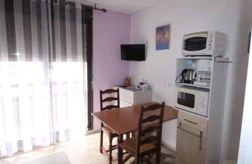 Bagneres-de-Luchon Apartment | Studio cosy à Luchon - Balcon, garage privé, animaux admis, télécabine à proximité - FR-1-313-183