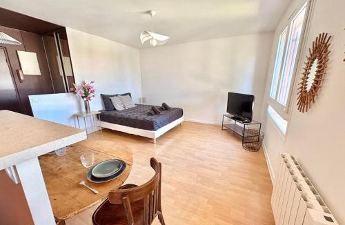 Peloux-Mail Apartment | Studio cosy 2 personnes - proche de la gare