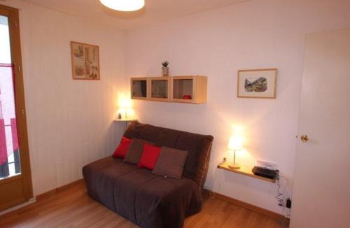 Bagneres-de-Luchon Apartment | Studio Cosy 2 Pers au Pied du Téléphérique - Balcon Sud, Parking, Wifi, Animaux Acceptés - FR-1-313-168