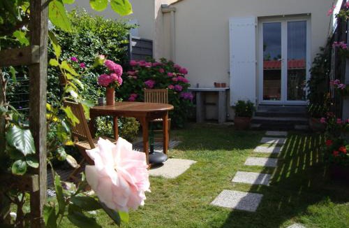 Bretignolles-sur-Mer Apartment | Studio cosy avec JARDIN à 2 pas de la mer Vrai lit VÉLOS bienvenus Linge fourni