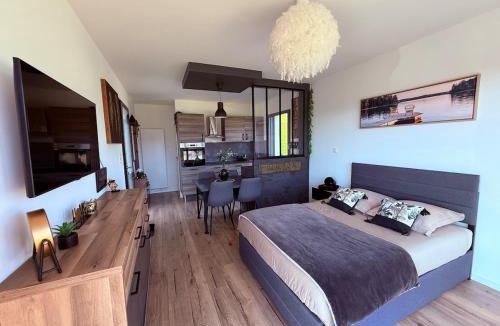 Chambost-Allieres Apartment | Studio cosy au Crêt du Chardon