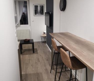 Zola - Pressense Apartment | Studio cosy au pied du METRO FLACHET