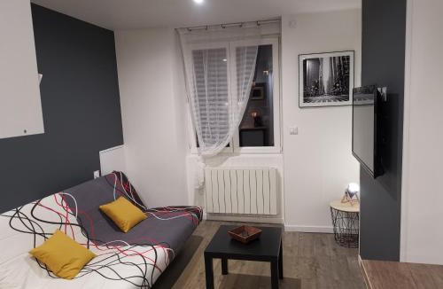 Zola - Pressense Apartment | Studio cosy au pied du METRO FLACHET