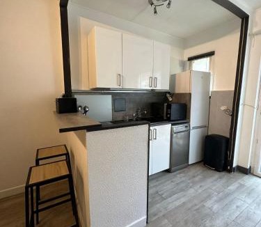 Liberation Apartment | Studio cosy avec balcon - Tramway au pied, proche centre