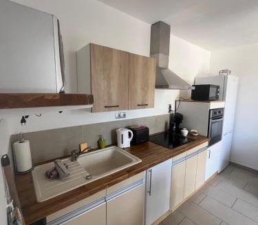 Malataverne Apartment | Studio cosy avec climatisation et terrasse