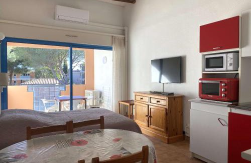 Balaruc-les-Bains Apartment | Studio cosy avec terrasse, parking, proche thermes - Balaruc-les-Bains - FR-1-553-89