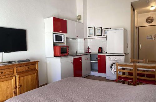 Balaruc-les-Bains Apartment | Studio cosy avec terrasse, parking, proche thermes - Balaruc-les-Bains - FR-1-553-89