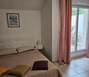 Salies-de-Bearn Apartment | Studio cosy avec terrasse et parking dans résidence au calme avec piscine, à 3 min des thermes et centre ville