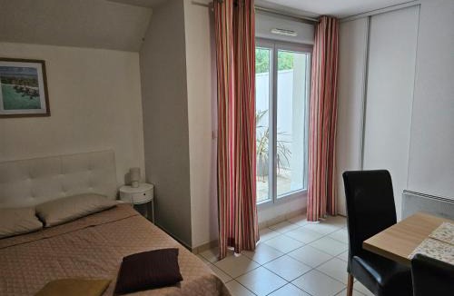 Salies-de-Bearn Apartment | Studio cosy avec terrasse et parking dans résidence au calme avec piscine, à 3 min des thermes et centre ville