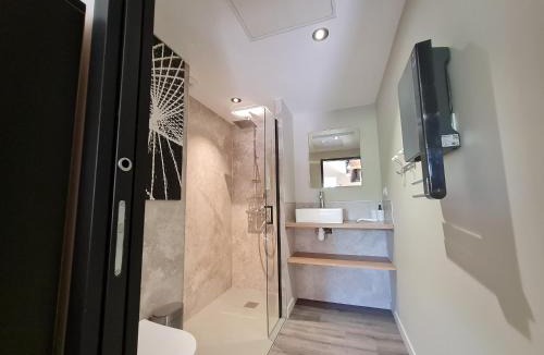 Rochetrejoux House | Studio cosy avec mezzanine, cour privative et espace vert à Rochetrejoux - FR-1-426-478