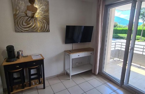 Albertville Apartment | Studio cosy avec parking fermé.