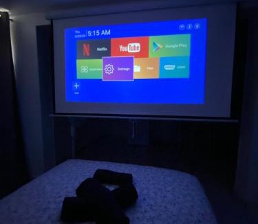Saint-Ouen Apartment | Studio cosy avec vidéoprojecteur, à 100m du métro