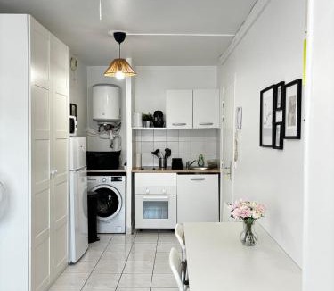 Saint-Ouen Apartment | Studio cosy avec vidéoprojecteur, à 100m du métro