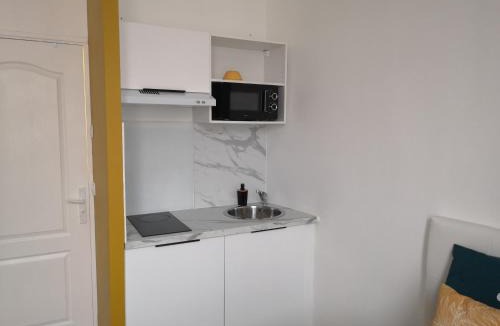 Saint-Quentin Apartment | STUDIO COSY- CHALEUREUX- QUARTIER CALME- Wifi