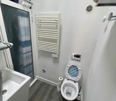 Rungis Apartment | Studio cosy chambre mansardee Monnet-Mermoz Tram Métro 15 mnParis
