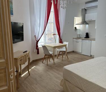 Centre Historique Apartment | Studio Cosy du Cloitre